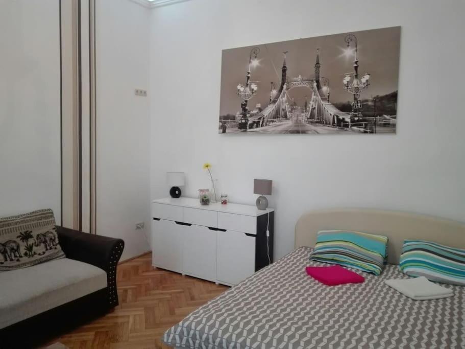 Sunshine Flat At The Blaha Apartament