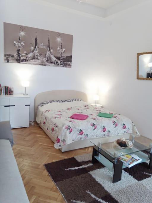 Sunshine Flat At The Blaha Apartament Budapesta