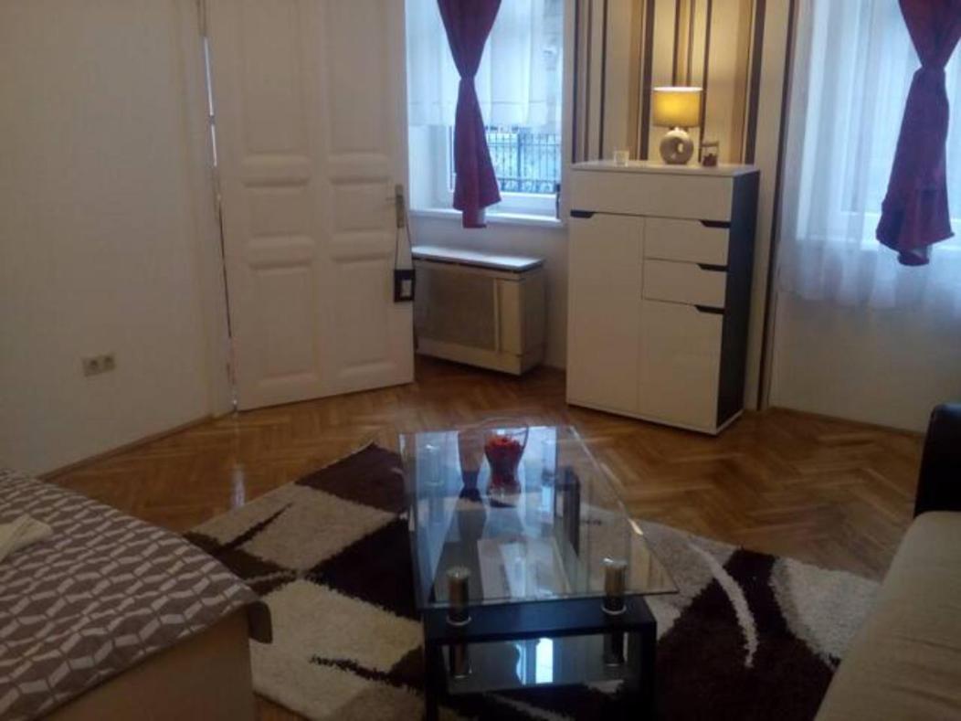 Sunshine Flat At The Blaha Apartament *